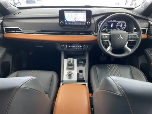 2022 Mitsubishi Outlander — photo 2 | Tuminion Kenya