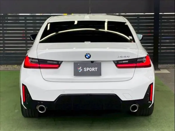 BMW 3 Series 320i M Sport — photo 9