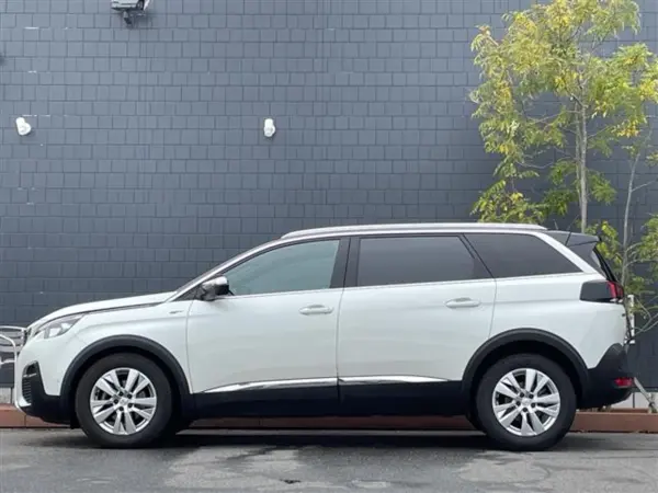 2018 Peugeot 5008 — photo 9 | Tuminion Kenya