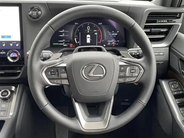 2025 Lexus Gx — photo 3
