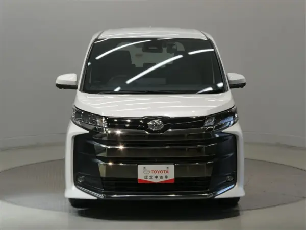 2023 Toyota Noah — photo 2 | Tuminion Kenya