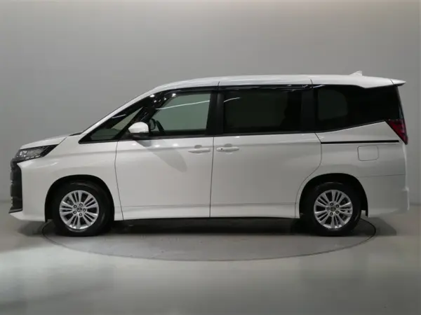 2023 Toyota Noah — photo 3 | Tuminion Kenya