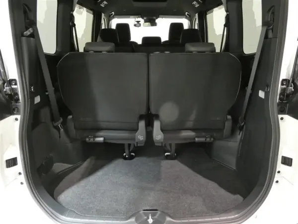 2023 Toyota Noah — photo 7 | Tuminion Kenya