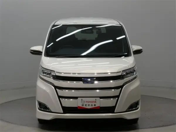 2020 Toyota Noah — photo 2