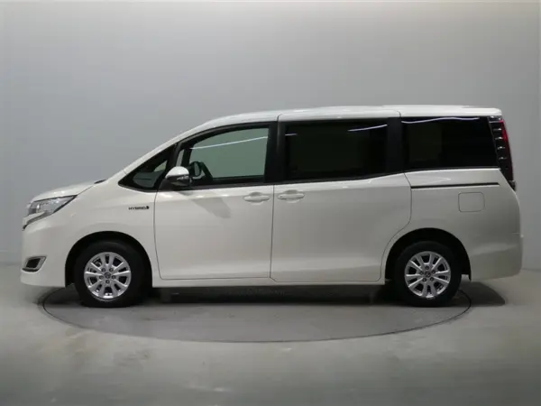 2020 Toyota Noah — photo 3