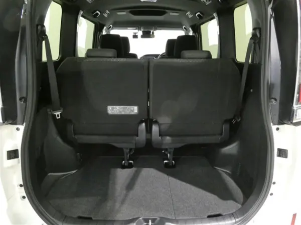 Toyota Noah 1.8 Hybrid G — photo 8