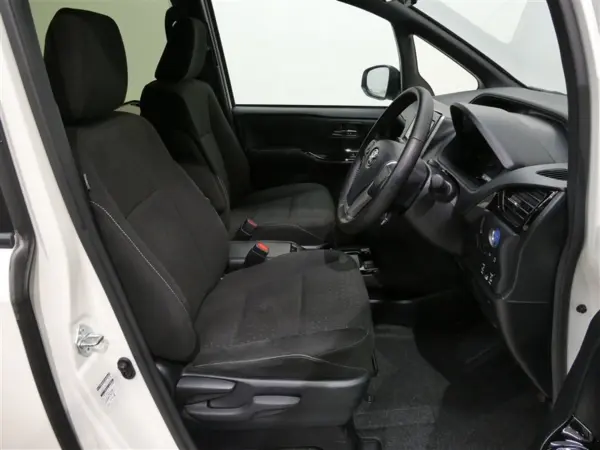 Toyota Noah 1.8 Hybrid G — photo 9