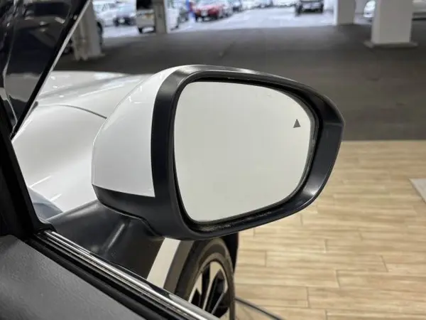 2022 Mitsubishi Outlander — photo 8 | Tuminion Kenya