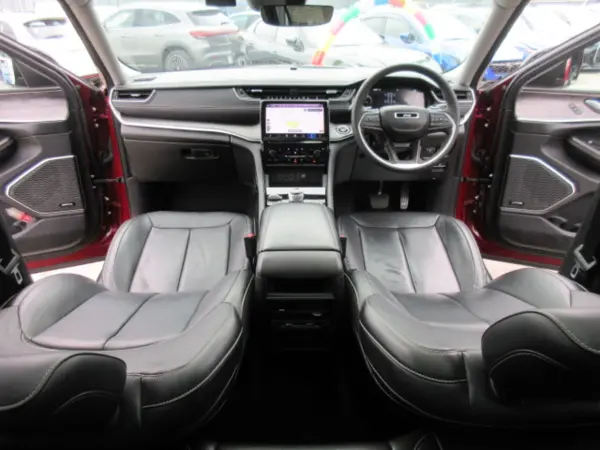 2023 Jeep Grand Cherokee — photo 2