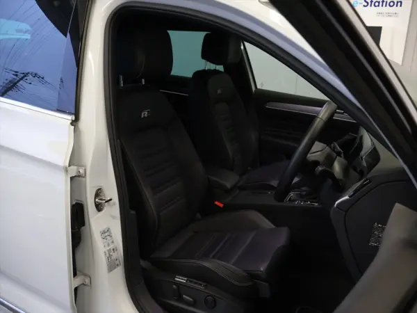 Volkswagen Passat Variant TDI R-Line Diesel Turbo Manufacturer Used Vehicle 19-inch DCC Glacier White 7800 km (Glacier White Metallic) — photo 8