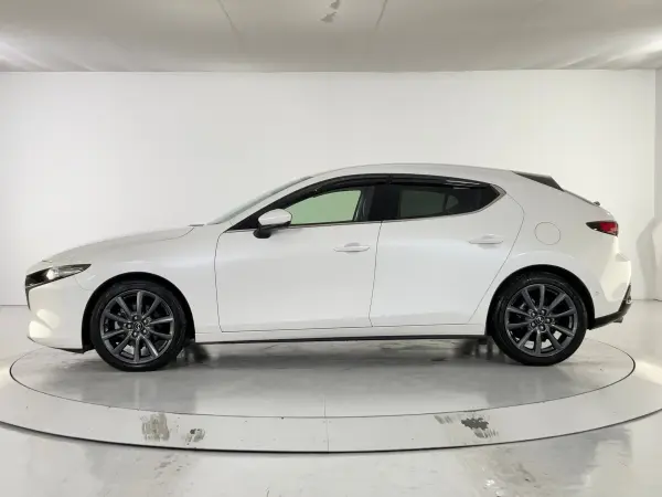 2019 Mazda 3 Fastback — photo 2