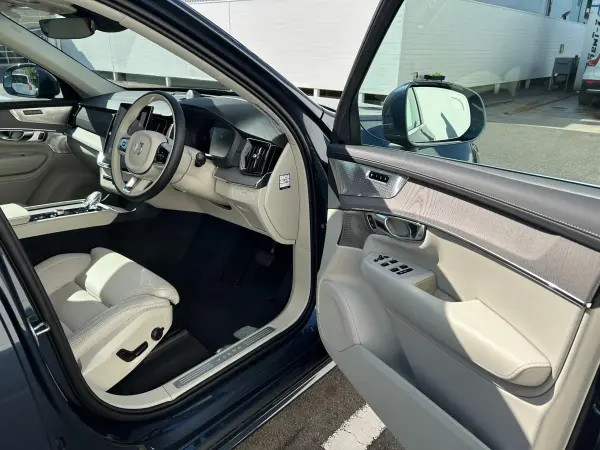 Volvo XC90 Ultra B5 AWD 4WD 2026 Model 3-Row Seats Blond Fine Nappa Leather Google Navigation Bowers & Wilkins Premium Sound Electronic Air Suspension Power Panoramic Sunroof Power Tailgate (Denim Blue Metallic) — photo 8