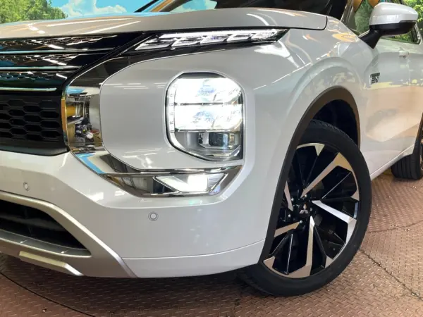 Mitsubishi Outlander PHEV 2.4 P 4WD — photo 8