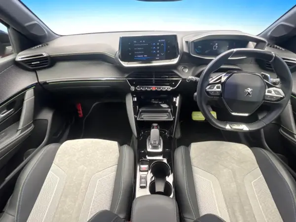 2021 Peugeot 208 — photo 2