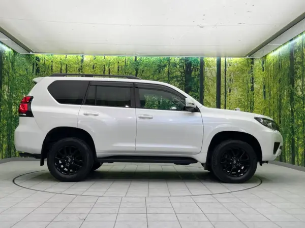 Toyota Land Cruiser Prado 2.7 TX L Package Black Edition 4WD Sunroof Roof Rails 4WD Genuine 9-inch Navigation Backup Camera Collision Mitigation Radar Cruise ETC Drive Recorder Non-Smoking Vehicle Bluetooth Full-Seg Leather Seats Ventilation Seat Heater (White Pearl Crystal Shine) — photo 7