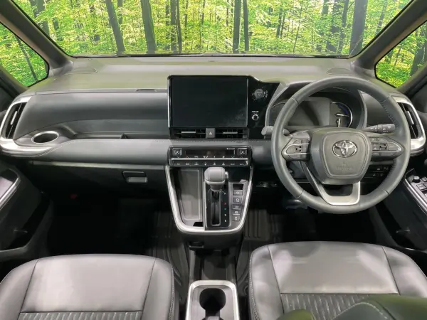 2025 Toyota Noah — photo 2