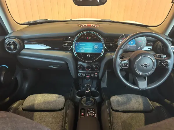 2021 Mini Cooper — photo 2 | Tuminion Kenya