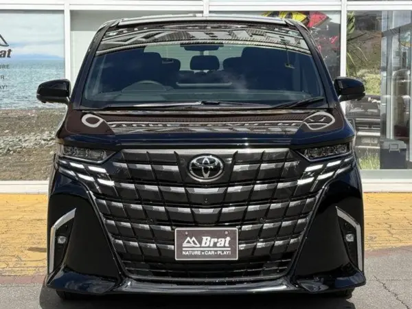 2026 Toyota Alphard — photo 2