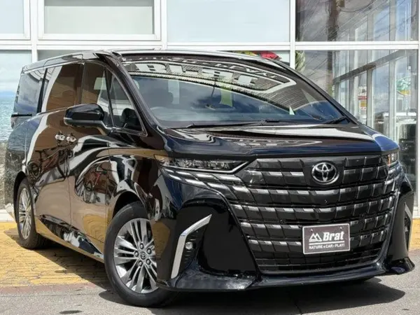 2026 Toyota Alphard — photo 3
