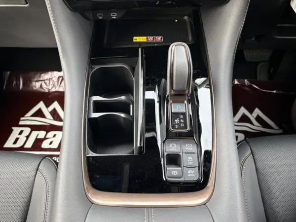 Toyota Alphard Hybrid 2.5 Z E-Four 4WD — photo 9