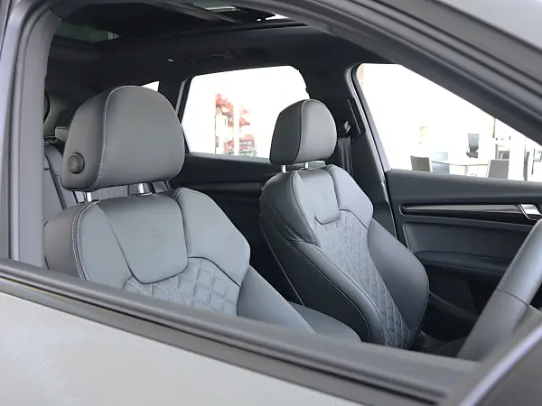 Audi SQ5 3.0 4WD Leather P 21AW Panoramic Sunroof Adaptive S Sport Air Suspension Black Styling P Red Calipers Comfort P Adaptive Cruise Control Side Assist Lane Keep ETC (Chronos Grey Metallic) — photo 7
