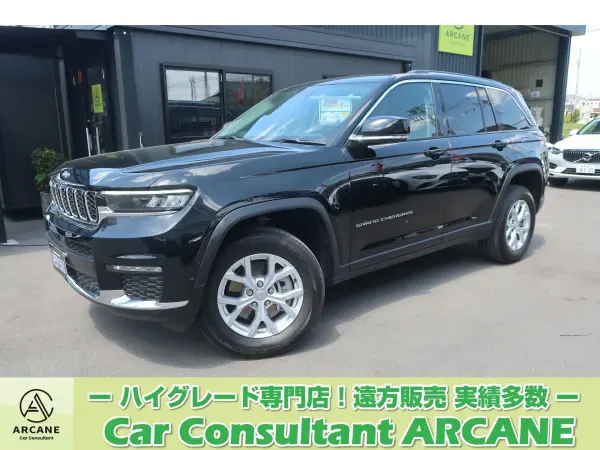 Jeep Grand Cherokee Limited 4WD (Current Model / Apple CarPlay Compatible OEM Navigation / Full-Seg TV / USB / Bluetooth / AUX / Backup Camera / Around-View Camera / Leather Seats / Power Seats / Front & Rear Seat Heaters / Seat AC / Power Back Door / LED Lights / LED Fog Lights / OEM 18-Inch AW) (Diamond Black Crystal Pearl C) — thumbnail 1
