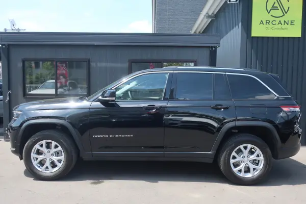 2023 Jeep Grand Cherokee — photo 3