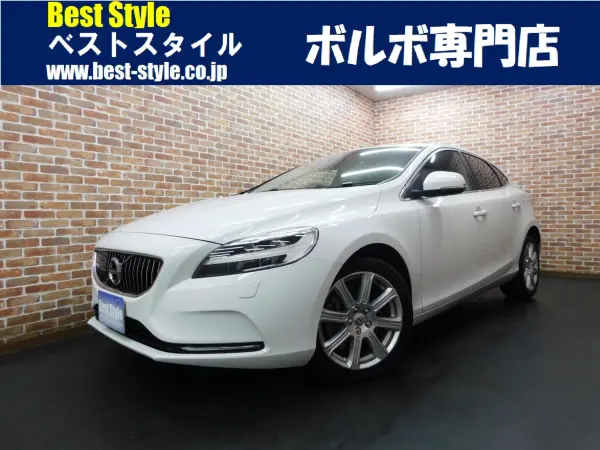2017 Volvo V40 — photo 1