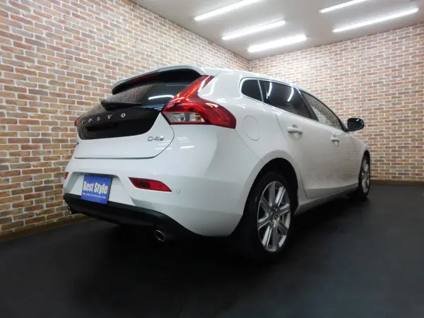 2017 Volvo V40 — photo 2 | Tuminion Kenya