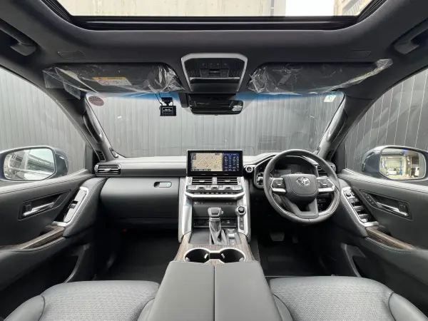 2025 Toyota Landrcuiser 300 — photo 7 | Tuminion Kenya