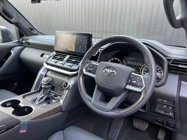 2025 Toyota Landrcuiser 300 — photo 9 | Tuminion Kenya