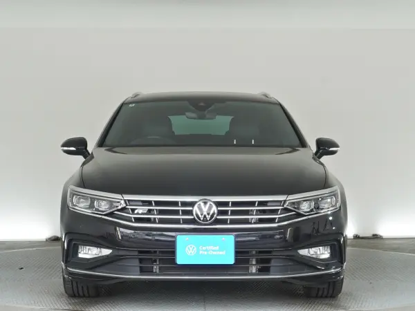 2022 Volkswagen Passat — photo 2