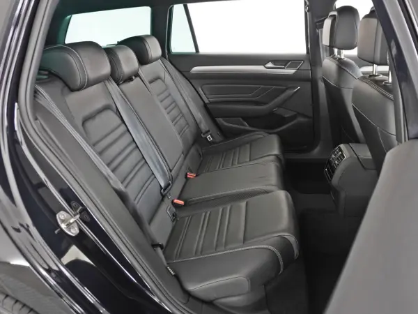 Volkswagen Passat Variant TDI R-Line Diesel Turbo Black Leather P-Seats Genuine Navigation Non-Smoking Certified Used Car (Deep Black Pearl Effect) — photo 9