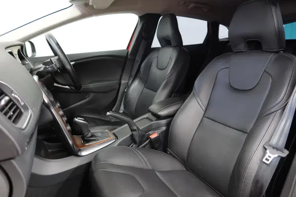 2018 Volvo V40 — photo 3 | Tuminion Kenya