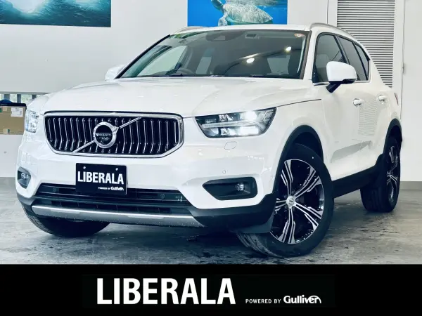 Volvo XC40 B4 AWD Inscription 4WD Harman Kardon ACC Navigation TV 360° Apple CarPlay 19-inch Alloy LED Headlights Power Tailgate Wireless Charging BLIS Black Leather Power Seats Driver Seat Memory Seat Heaters Steering Heater Auto Park (Crystal White Pearl) — thumbnail 1