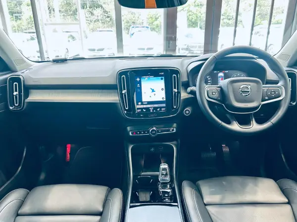 2021 Volvo Xc40 — photo 2