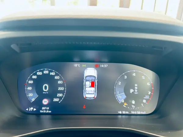2021 Volvo Xc40 — photo 3