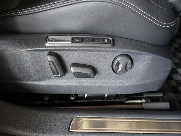 Volkswagen Passat Variant TDI R-Line Diesel Turbo — photo 9
