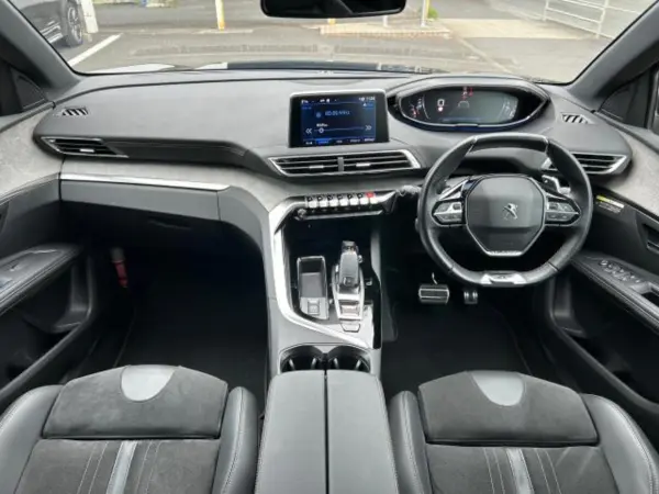 2021 Peugeot 5008 — photo 2
