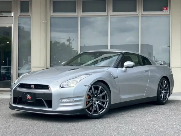 Nissan GT-R 3.8 Pure Edition 4WD MY14 Indoor Display One Owner Thatcham Anti-Theft LED Headlights Backup Camera Front/Rear Dashcam Genuine Navigation TV Genuine AW Half Leather Seats Warranty Manual Spare Key Service Records (Ultimate Metal Silver 4 Coat M)