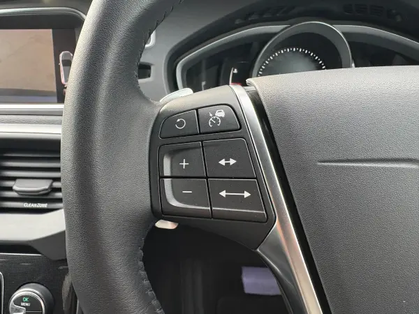2018 Volvo V40 — photo 2 | Tuminion Kenya