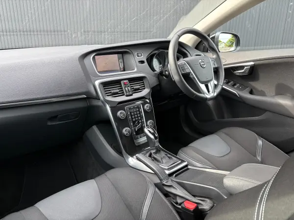 2018 Volvo V40 — photo 7 | Tuminion Kenya