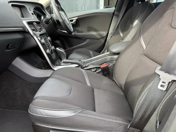 2018 Volvo V40 — photo 8 | Tuminion Kenya