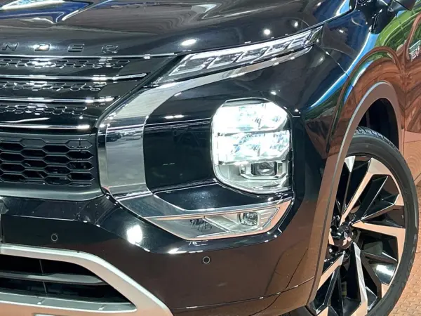 Mitsubishi Outlander PHEV 2.4 P 4WD — photo 8