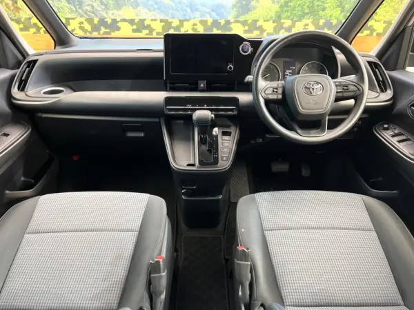 2023 Toyota Noah — photo 2 | Tuminion Kenya
