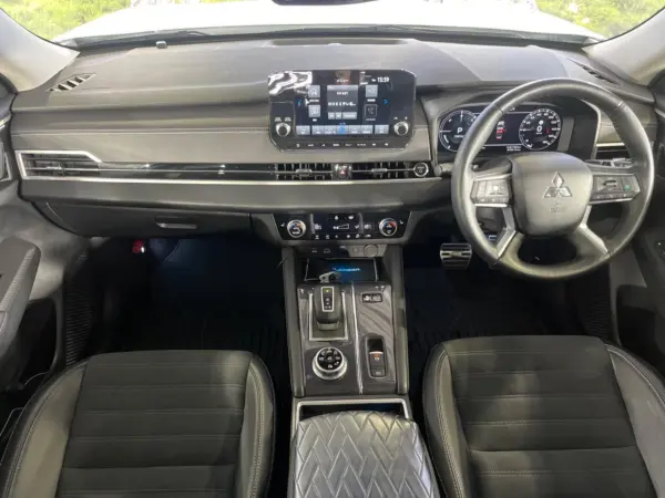 2024 Mitsubishi Outlander — photo 2 | Tuminion Kenya