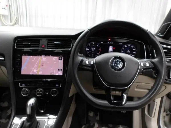 2019 Volkswagen Golf — photo 2