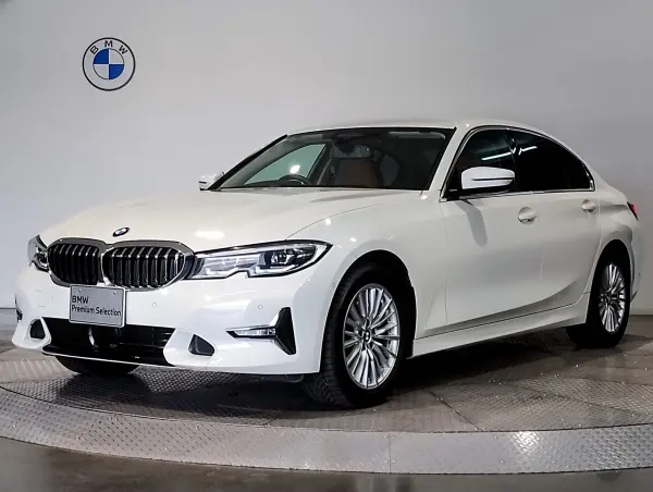 BMW 3 Series 318i 40th Anniversary Edition 200 Limited Edition Cognac Leather Seat Heater Wood Trim Adaptive Cruise Control Genuine HDD Navigation Backup Camera Obstacle Sensor LED Headlights ETC Power Seat Power Tailgate Genuine 17AW Comfort Access (Alpine White III)