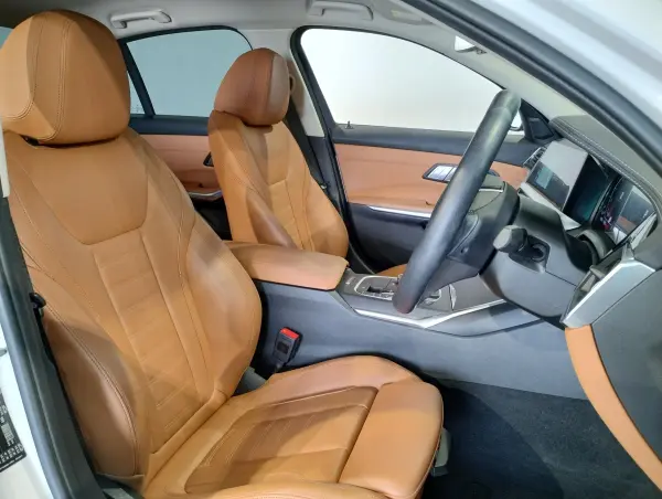 BMW 3 Series 318i 40th Anniversary Edition 200 Limited Edition Cognac Leather Seat Heater Wood Trim Adaptive Cruise Control Genuine HDD Navigation Backup Camera Obstacle Sensor LED Headlights ETC Power Seat Power Tailgate Genuine 17AW Comfort Access (Alpine White III) — photo 9