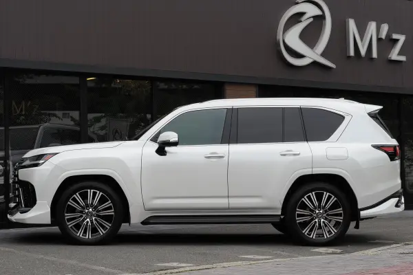2024 Lexus Lx — photo 2